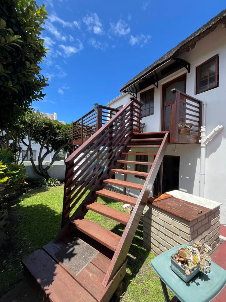 3 Bedroom Property for Sale in Cove Rock Eastern Cape
